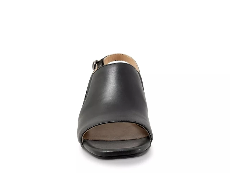 Nila Sandal