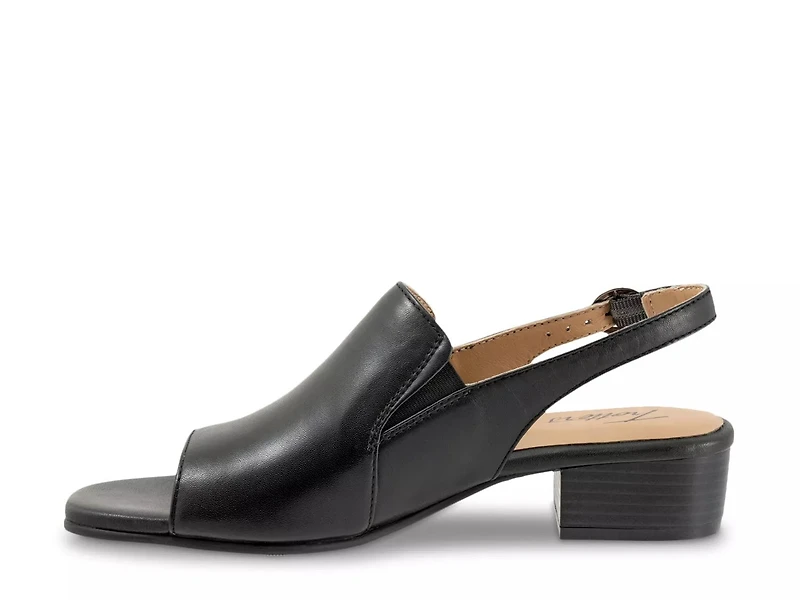 Nila Sandal