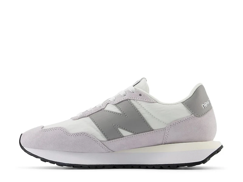 237 Sneaker