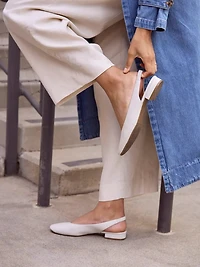 Claire Flat