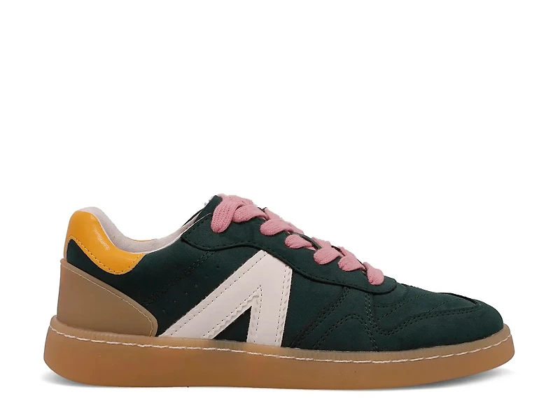 Vesta Sneaker