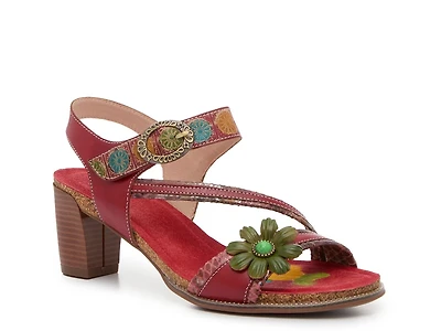 Elina Sandal