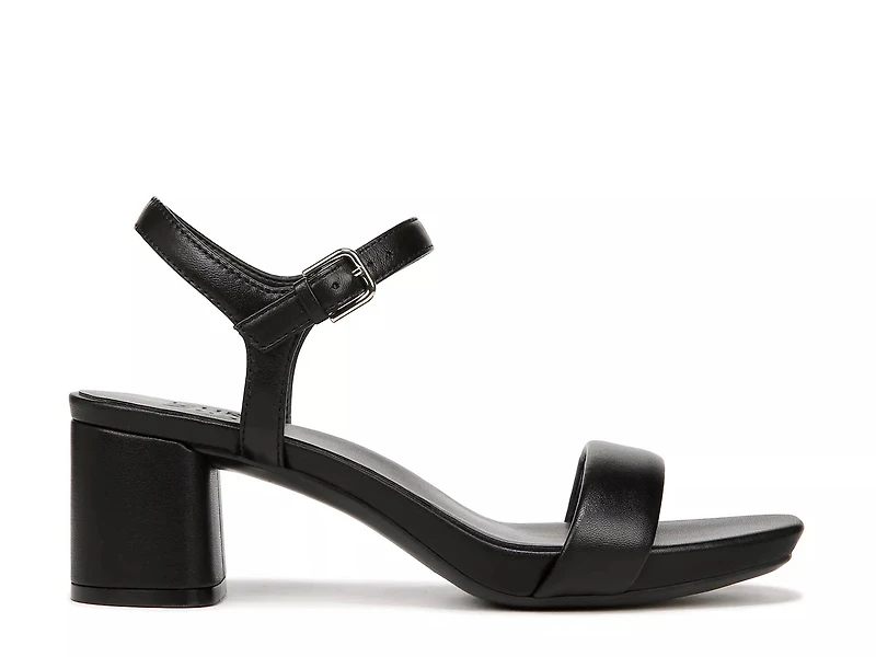 Izzy Sandal