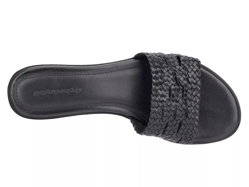 Pamela Sandal