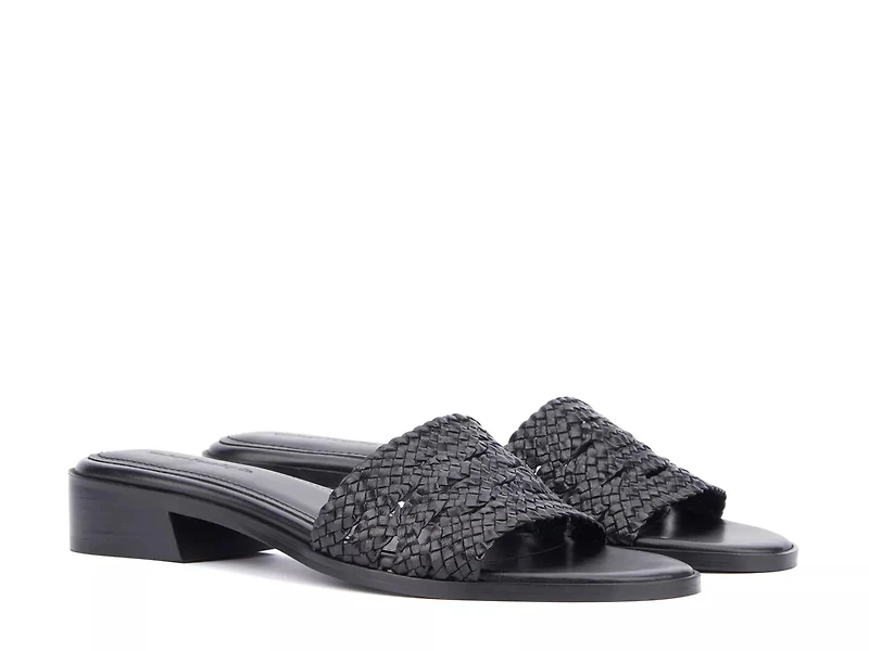Pamela Sandal