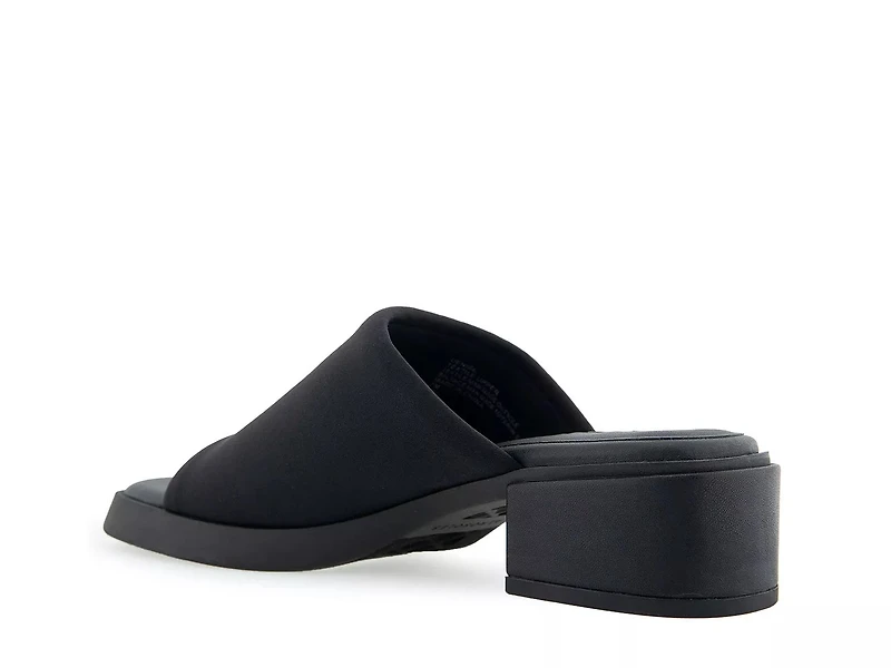 Denise Sandal