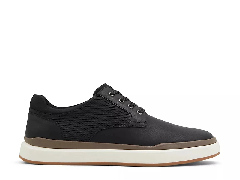 Upton Sneaker