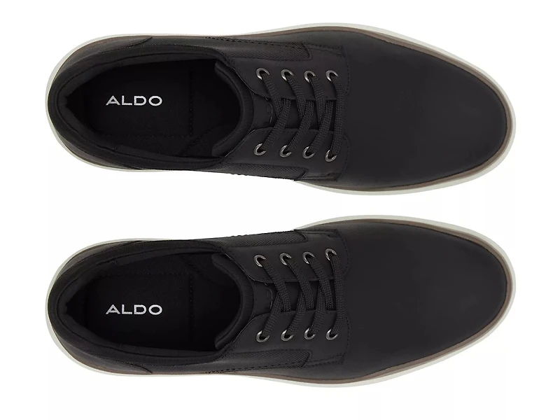 Upton Sneaker