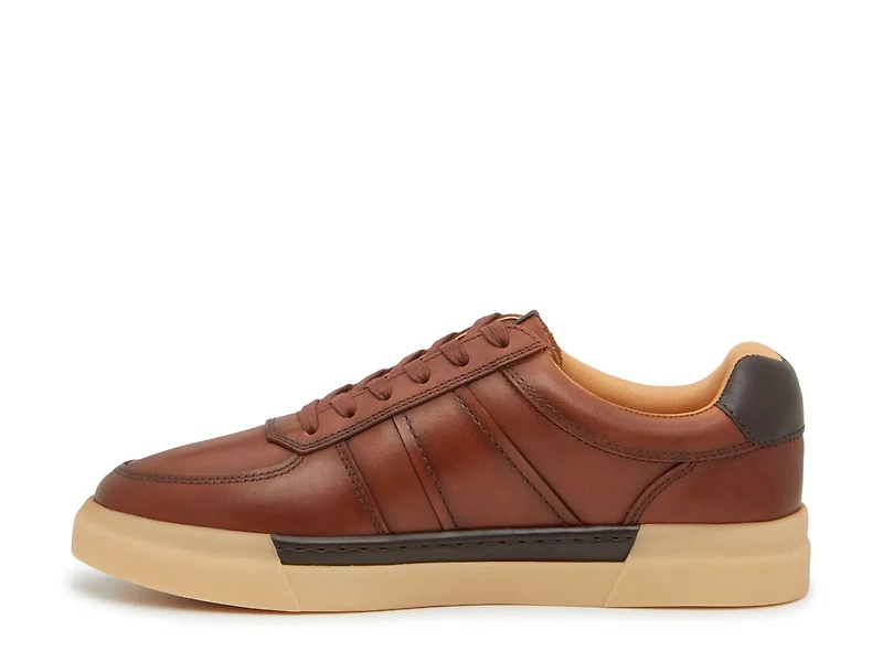 Ryne Sneaker
