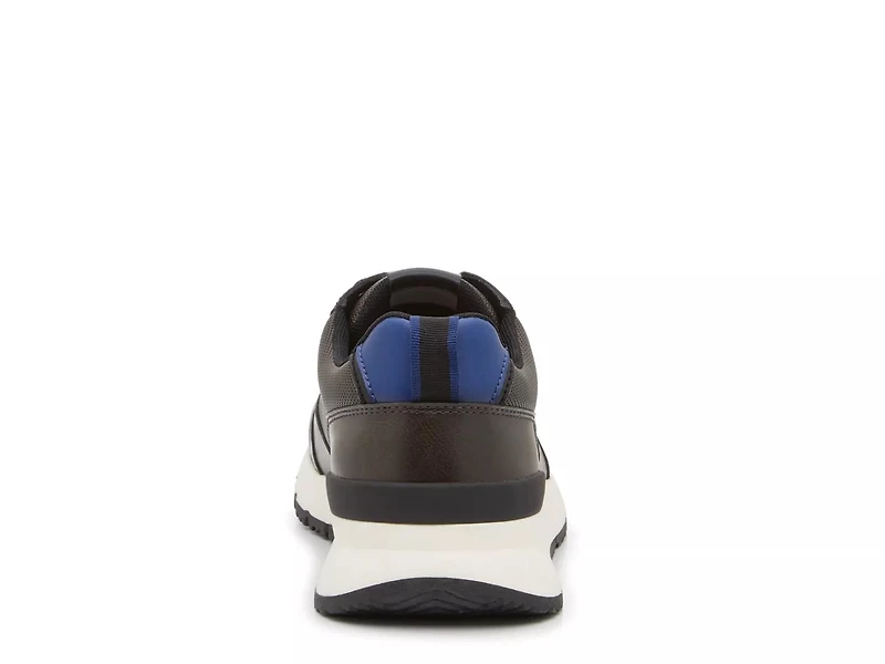 Ronaan Sneaker
