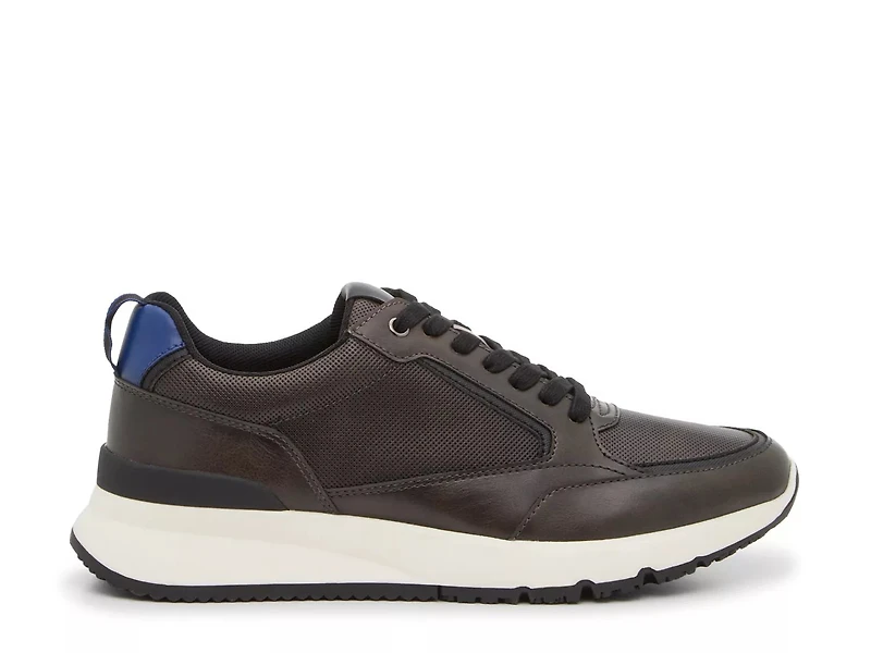 Ronaan Sneaker