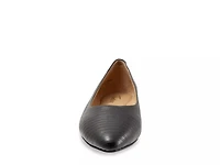 Estee Flat