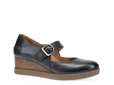 Sandy Wedge Pump