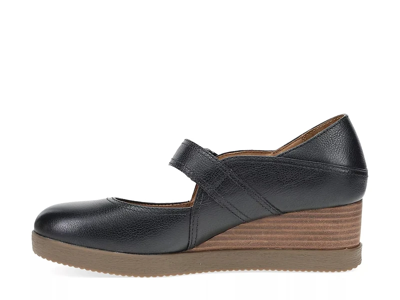 Sandy Wedge Pump