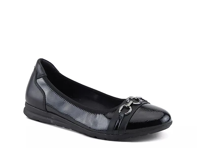 Lauryn Flat