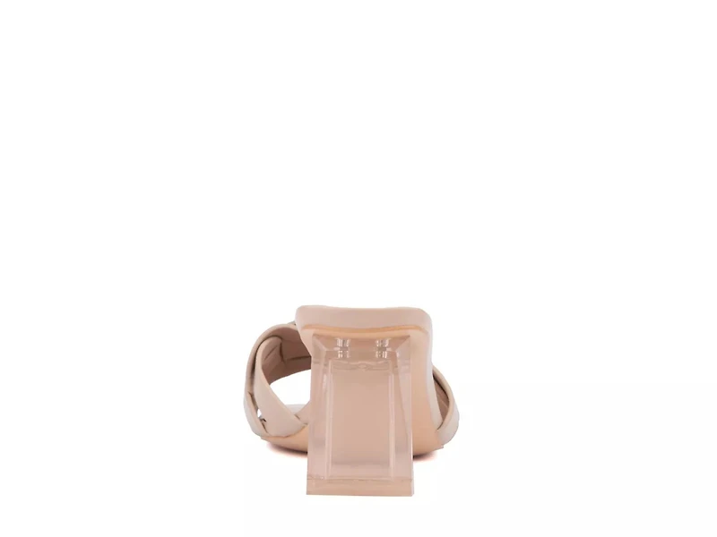 Ela Sandal