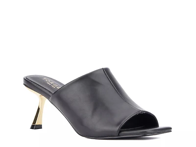 Idina Sandal
