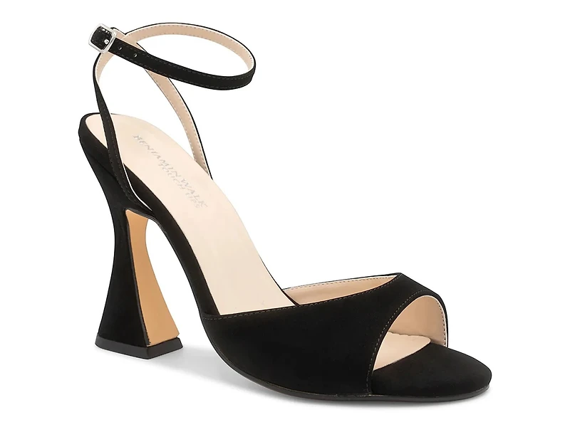 Quinn Sandal
