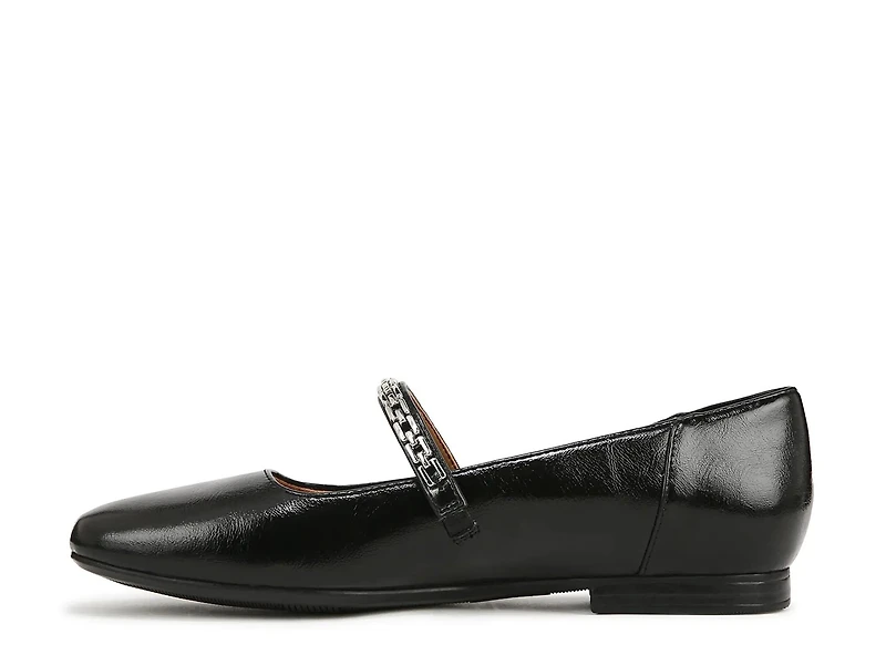 Kelly Mary Jane Flat