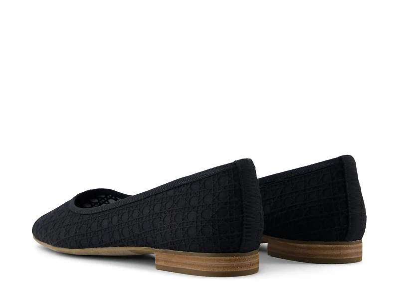 Briella Flat