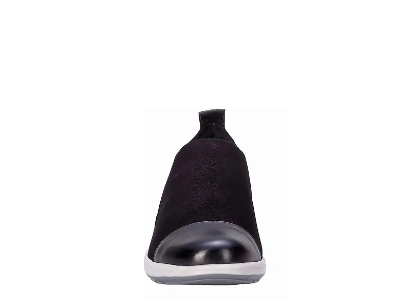 Ozzie Sneaker