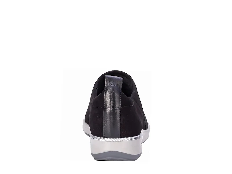 Ozzie Sneaker