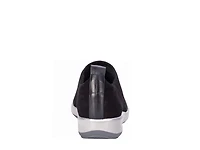 Ozzie Sneaker