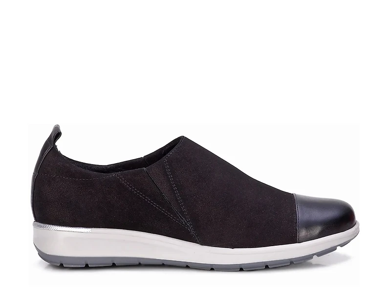 Ozzie Sneaker