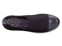 Ozzie Sneaker