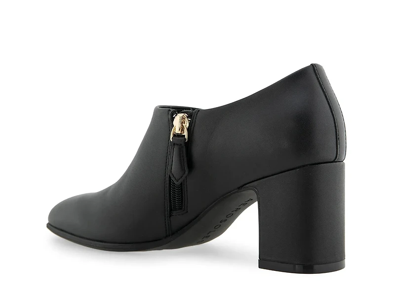Melina Bootie