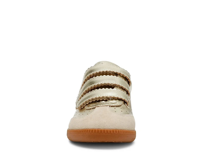 Momentum Sneaker