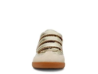 Momentum Sneaker