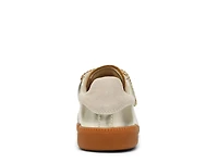 Momentum Sneaker