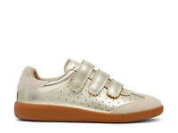 Momentum Sneaker