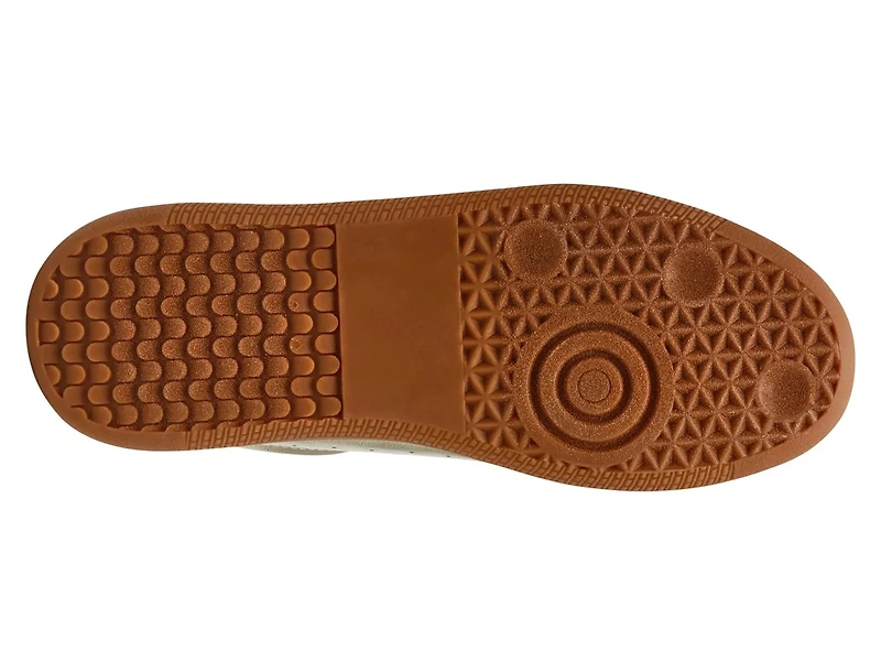 Momentum Sneaker