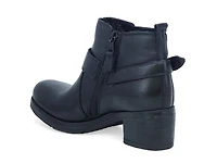 Sydni Bootie