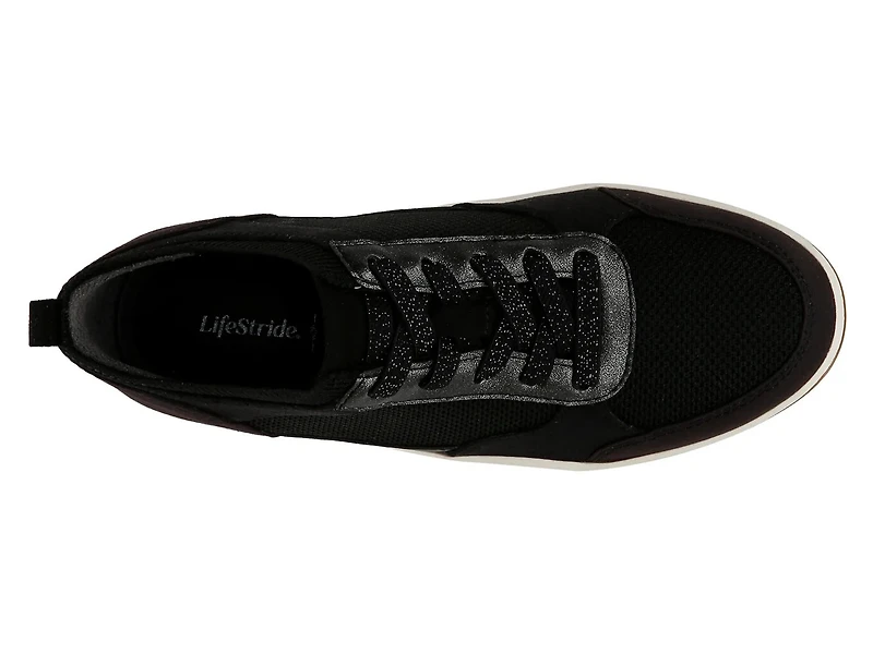 Dynamic Sneaker