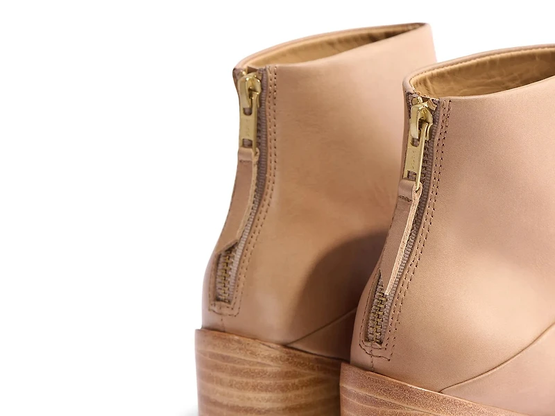 Dari Bootie