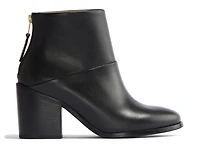 Dari Bootie