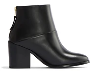 Dari Bootie