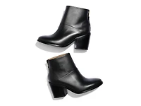 Dari Bootie