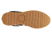 Easton Sneaker