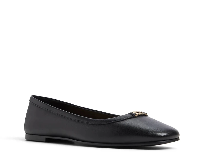 Corinthie Flat