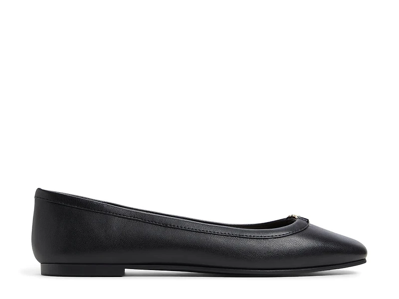 Corinthie Flat
