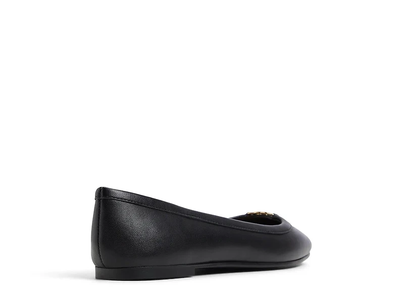 Corinthie Flat