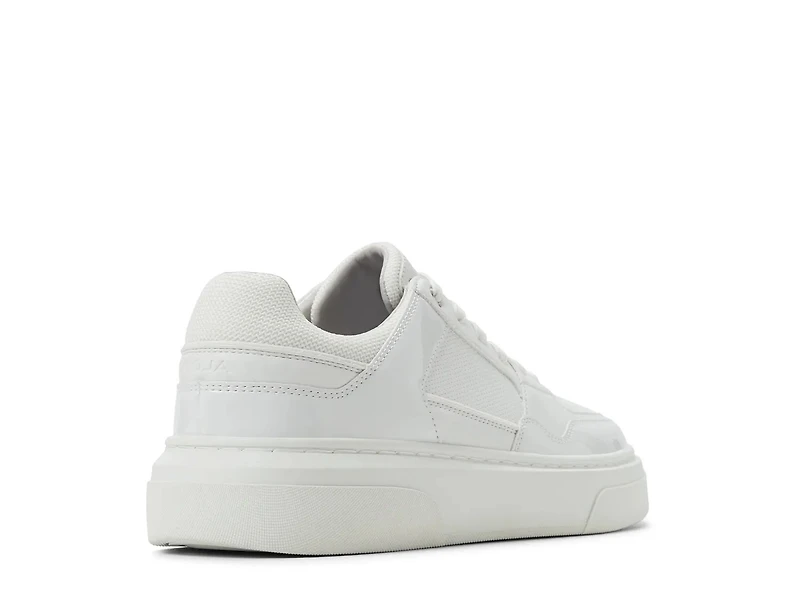 Callisto Sneaker