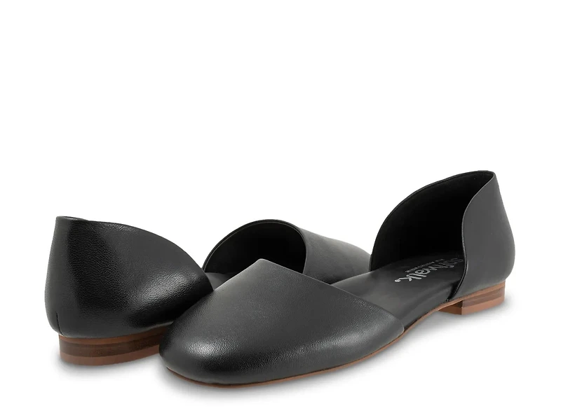 Kamari Flat