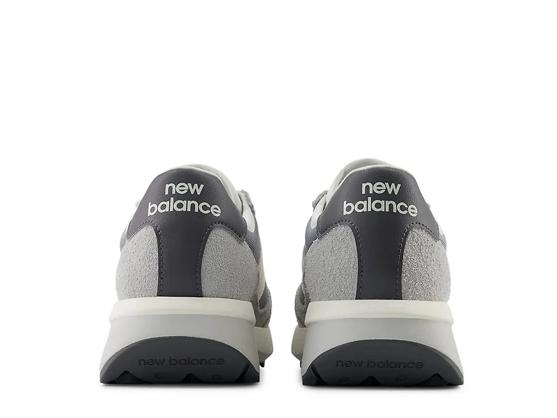 370 Sneaker