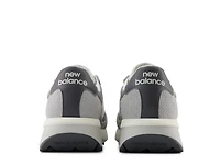 370 Sneaker
