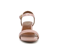Izzy Sandal